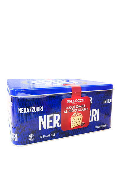 Balocco La Colomba al Cioccolato Inter 750gr, dolce pasquale ricoperto di cioccolato e con decorazione Inter, perfetta per gli amanti del calcio e del cioccolato