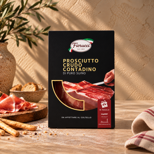 Confezione Fiorucci Prosciutto Crudo Contadino con coltello e portaprosciutto in regalo, specialità italiana.