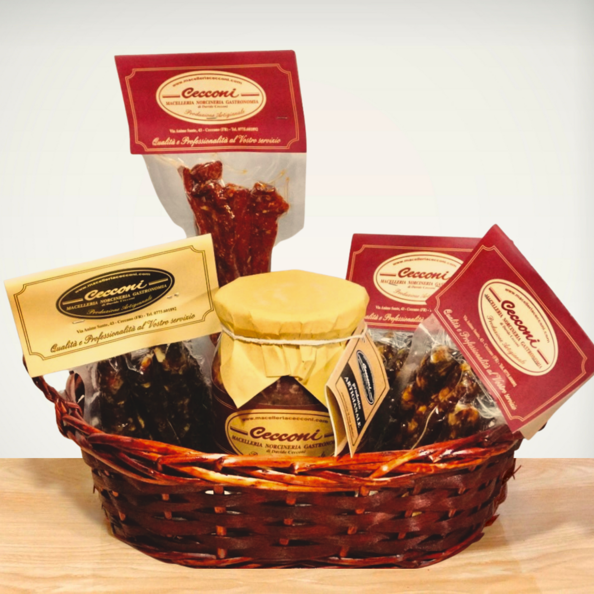 Box degustazione salumi ciociari Essenza Ciociara di Essenza Pisterzi con salsicce, coppiette e salumi artigianali del Lazio.