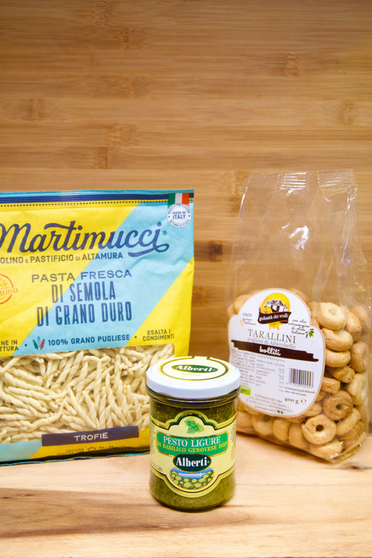  Box regalo salata per la Festa della Mamma con trofie artigianali, pesto ligure Alberti con basilico DOP e tarallucci croccanti, confezione elegante con biglietto personalizzato