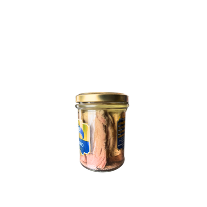 NOSTROMO Filetti di Tonno all’Olio di Oliva 180g – barattolo di tonno in olio di oliva su sfondo neutro – Essenza Pisterzi